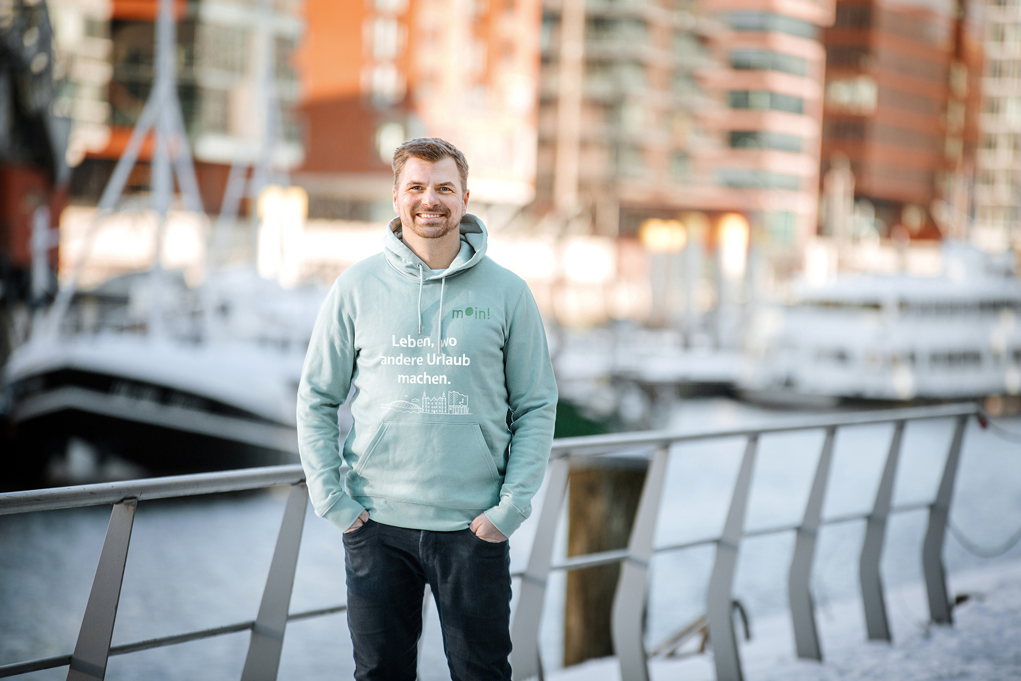 1-Hoodie-mint-LebenWo-Mint-Vorne.jpg